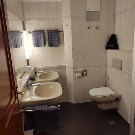Oscars 1415 Hotel